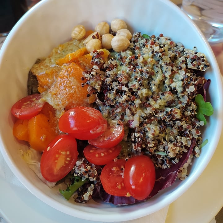 photo of La Antilla Timbal de mézclum de quinoa shared by @veggieandcatlover on  04 Jan 2023 - review