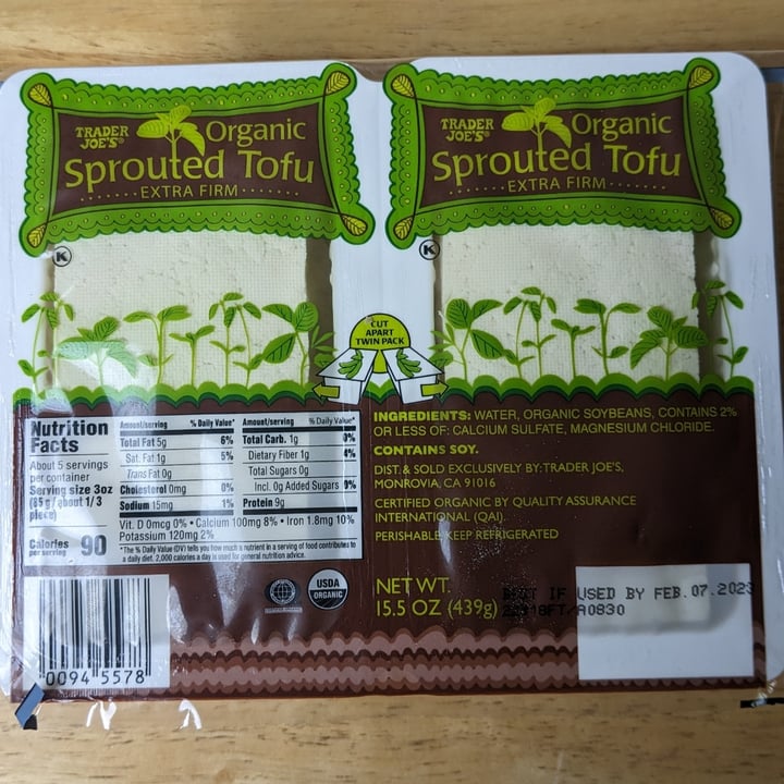 photo of Trader Joe's Organic Sprouted Tofu Extra Firm shared by @oolaf-13 on  19 Jan 2023 - review