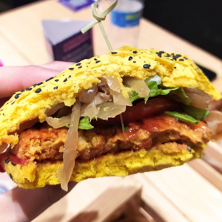 photo of Flower Burger Roma Spicy cecio shared by @bratkart0ffel on  06 Jan 2023 - review