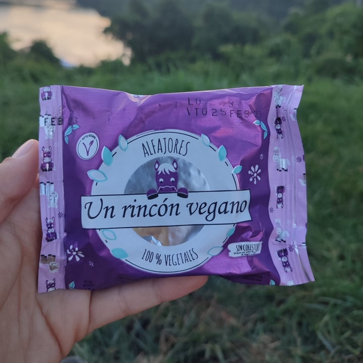 photo of Un Rincón Vegano Alfajor Black Vainilla shared by @saraperulero on  05 Mar 2023 - review