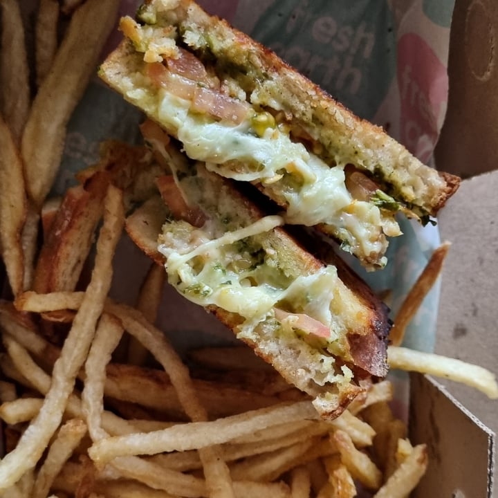 photo of Fresh Earth Food Store Caprese Grilled Sarmie shared by @sunshineyum on  28 May 2023 - review