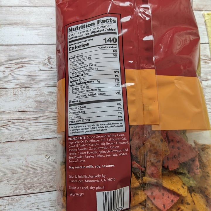 photo of Trader Joe's Veggie & Flaxseed Corn Tortilla Chips shared by @theveganfeast on  25 Jan 2023 - review