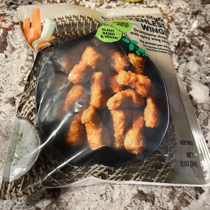 photo of Trader Joe's Buffalo Style Chickenless Wings shared by @dallasandsophie on  03 Apr 2023 - review