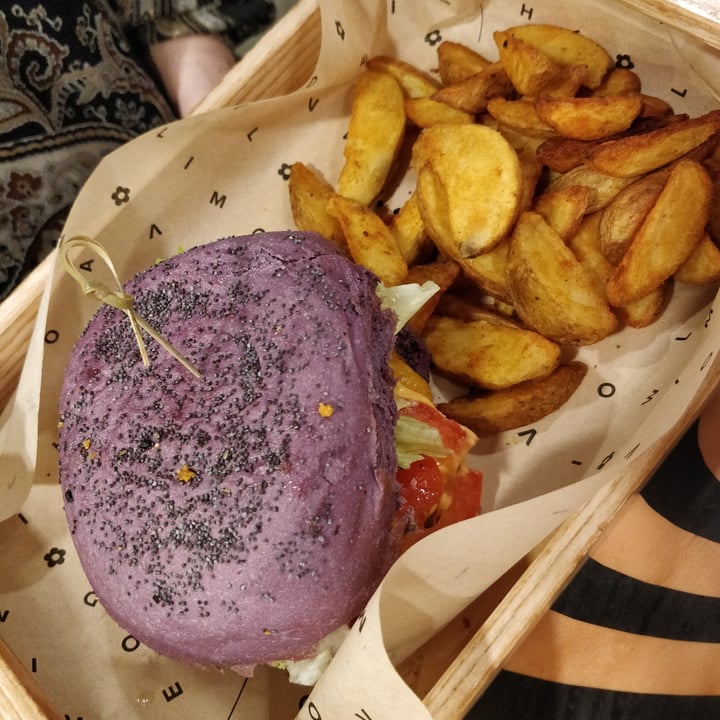 photo of Flower Burger purple cheesy shared by @mockix on  26 May 2023 - review