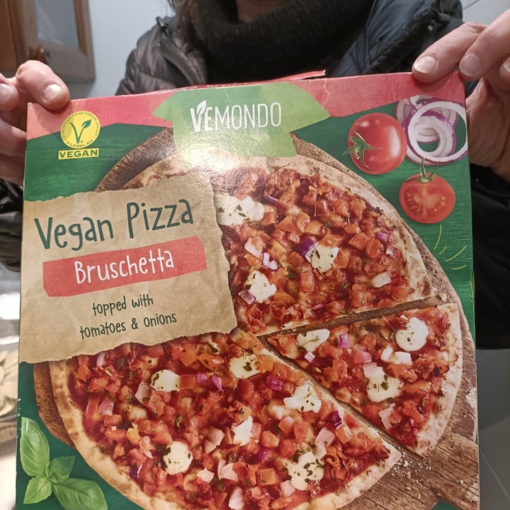 photo of Vemondo Pizza Bruschetta Con Pomodoro E Cipolla shared by @micola on  03 Jan 2023 - review