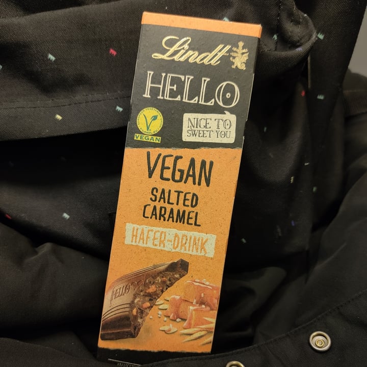 photo of Lindt Hello Vegan Salted Caramel shared by @francescagnesutta on  04 Feb 2023 - review