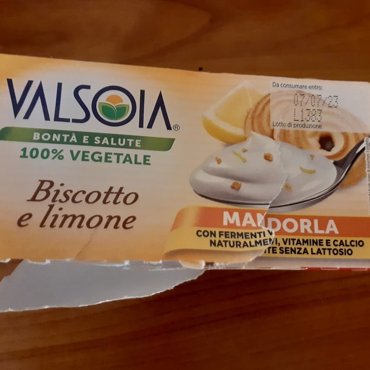 photo of Valsoia yogurt biscotto e limone shared by @pigronavegana on  16 Jul 2023 - review