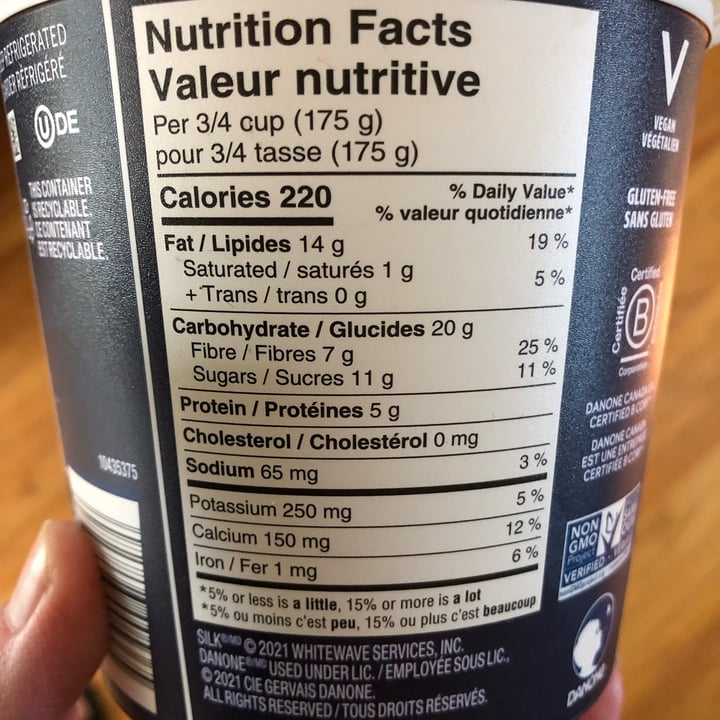 photo of Silk Almond yogurt vanilla shared by @lindsaymcmindsay on  23 Jun 2023 - review