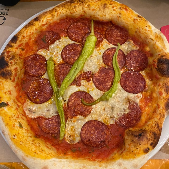 photo of Pizzi & Dixie Pizza pepperoni y piparras shared by @giuliaghil on  09 Mar 2023 - review