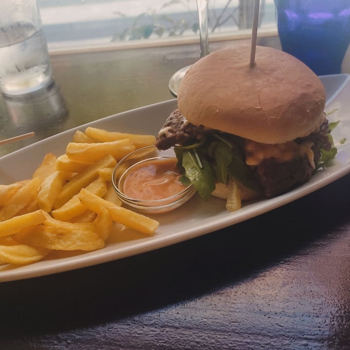 photo of Restaurante Lluvia SMASH burguer shared by @notyetem on  22 Jun 2023 - review