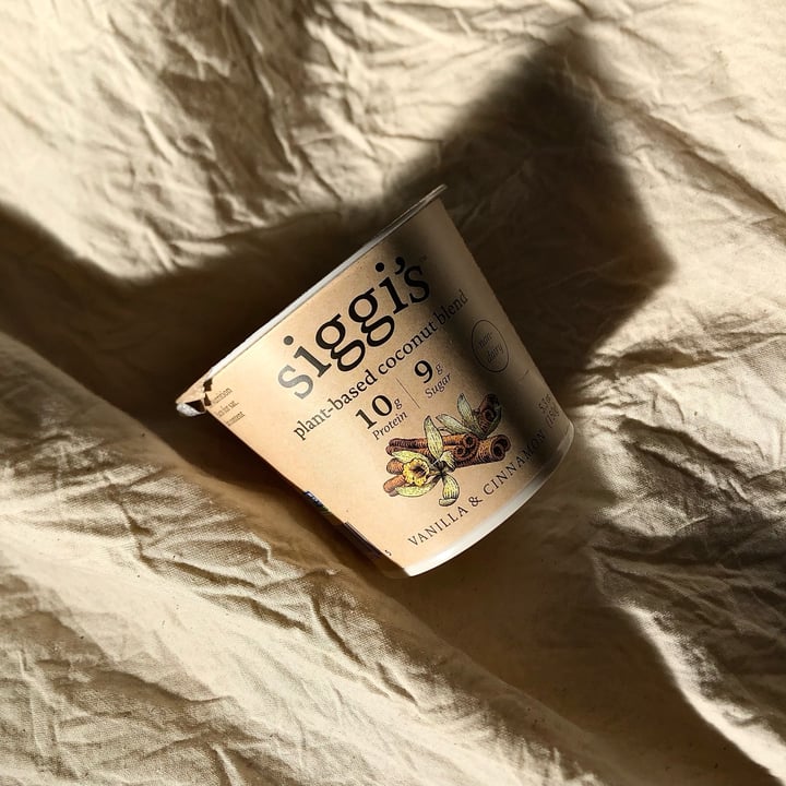 photo of siggi’s Plant Based Coconut Blend Non-Dairy Yogurt shared by @oliviazheng on  25 Jan 2023 - review