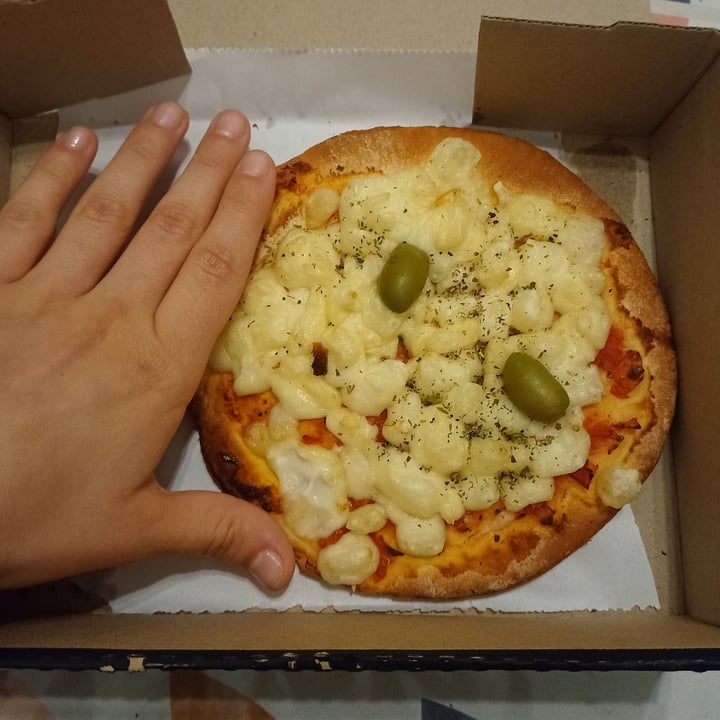 photo of Empanadas de 10 San Isidro Pizza de Muzzarella Vegana shared by @aldyflorent on  19 Feb 2023 - review