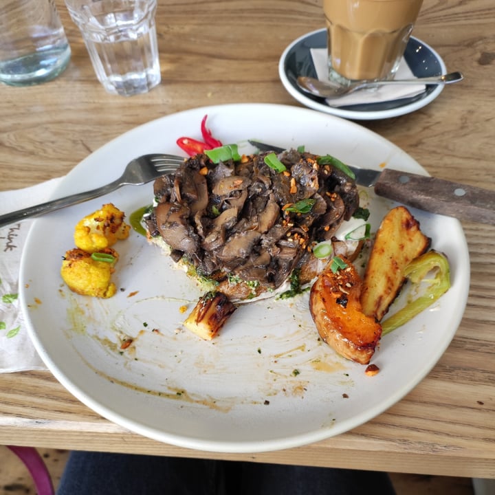 photo of Tang (Abbey Street) Mushrooms On Toast shared by @luciacev on  13 Aug 2023 - review