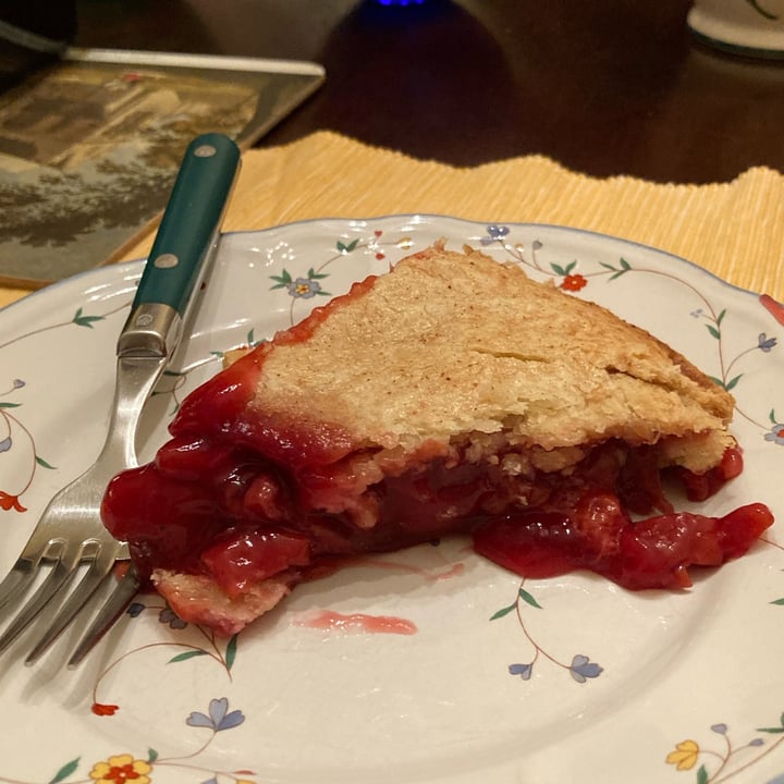 photo of Wegmans Cherry Pie shared by @rjp on  19 Jan 2023 - review