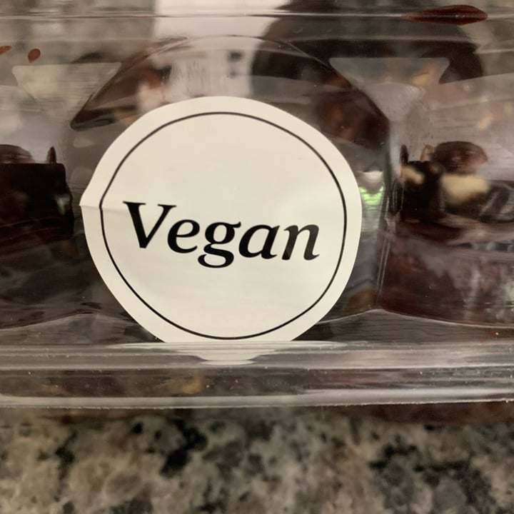 photo of Whole Foods Market Vegan Chocolate Donut shared by @friendlyvegan on  24 Apr 2023 - review