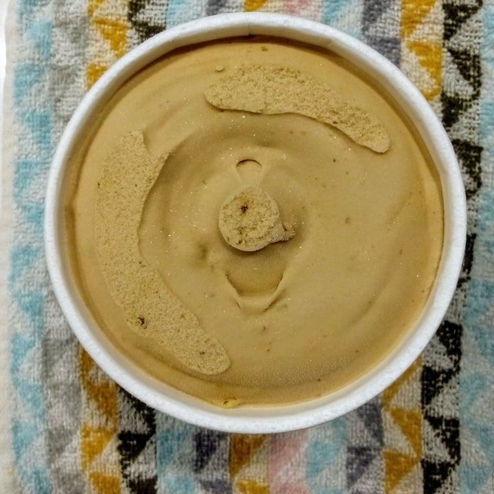 photo of VClub Helado de caramelo a la sal y nueces de macadamia shared by @troosti on  10 May 2023 - review