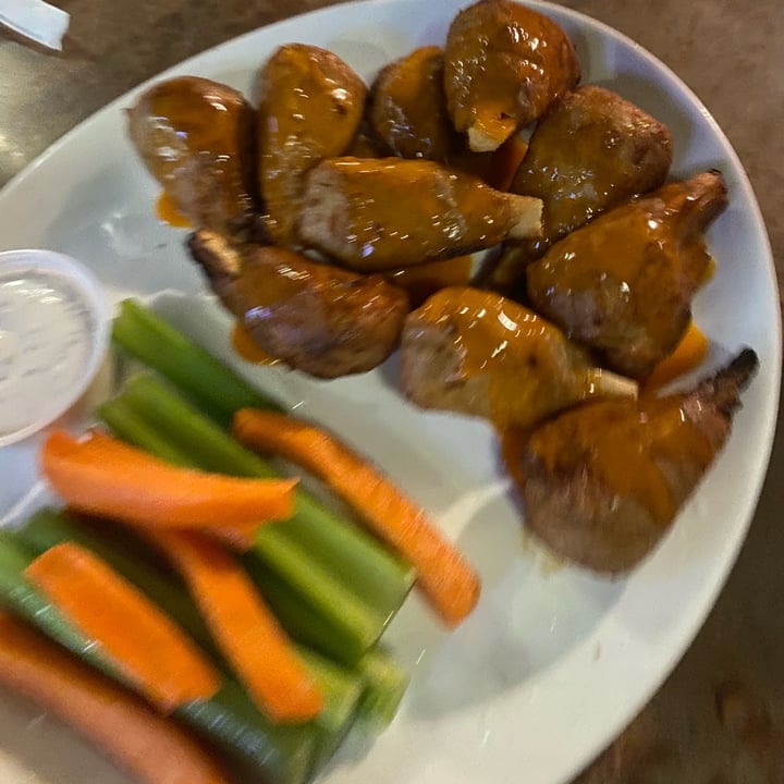 photo of Mellow Mushroom Vegan Wings (Soy Based) shared by @shaylamo12 on  30 Jan 2023 - review