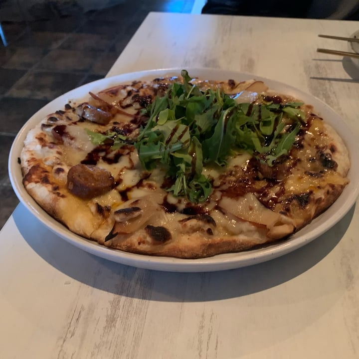 photo of Astoria Bistro Botanique Pear and Sausage Pizza shared by @louisg on  13 Jun 2023 - review