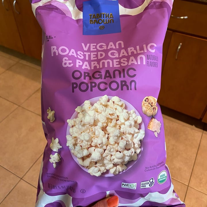 photo of Tabitha Brown Vegan Roasted Garlic & Parmesan Organic Popcorn shared by @beckyyy on  26 Jan 2023 - review