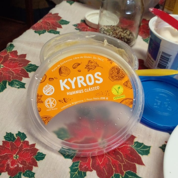 photo of Kyros Hummus clásico shared by @julijameson on  21 May 2023 - review