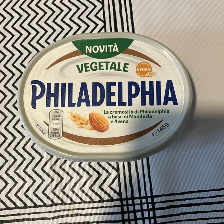 photo of Kraft Philadelphia Plant Based Cream Cheese shared by @daxvegan on  23 Jun 2023 - review