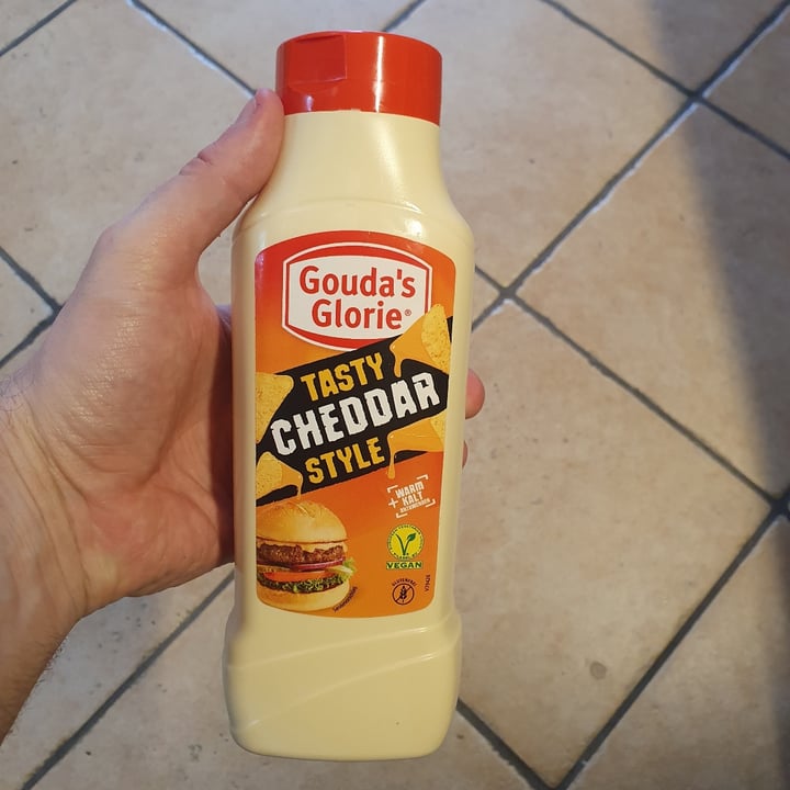 photo of Gouda's Glorie Tasty Cheddar Style shared by @gloomaniac on  07 Apr 2023 - review