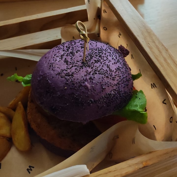 photo of Flower Burger purple Cheesy shared by @gaia16 on  13 Jan 2023 - review