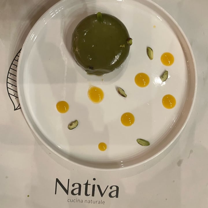 photo of Nativa Ristorante Mousse al pistacchio con cuore al mandarino, base croccante al crumble di pistacchio shared by @beuzza on  18 Jul 2023 - review