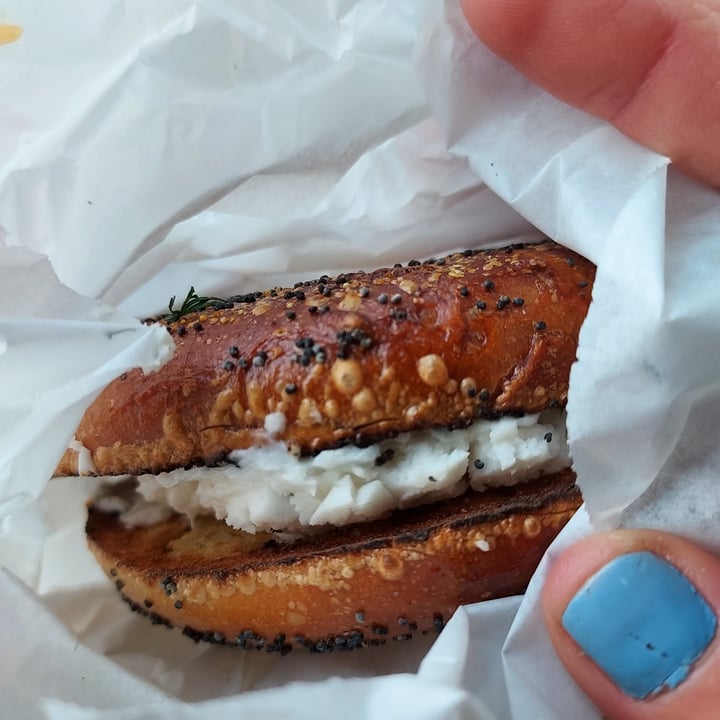 photo of Ben & Esther’s Vegan Delicatessen Lemon Dill Schmear shared by @onionkraut on  14 May 2023 - review