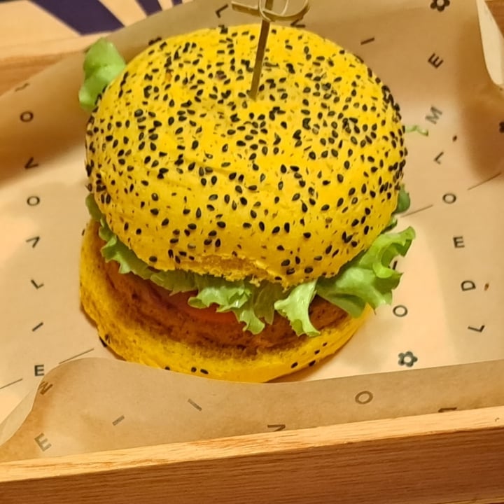 photo of Flower Burger Funky Cecio shared by @veggiemarti on  19 Jun 2023 - review