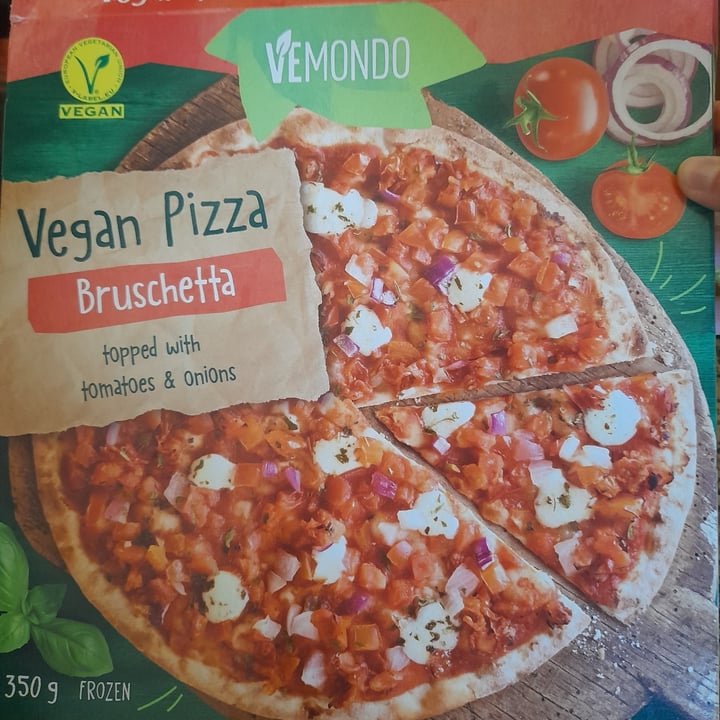 photo of Vemondo Onion and tomato pizza shared by @lea13 on  04 Aug 2023 - review