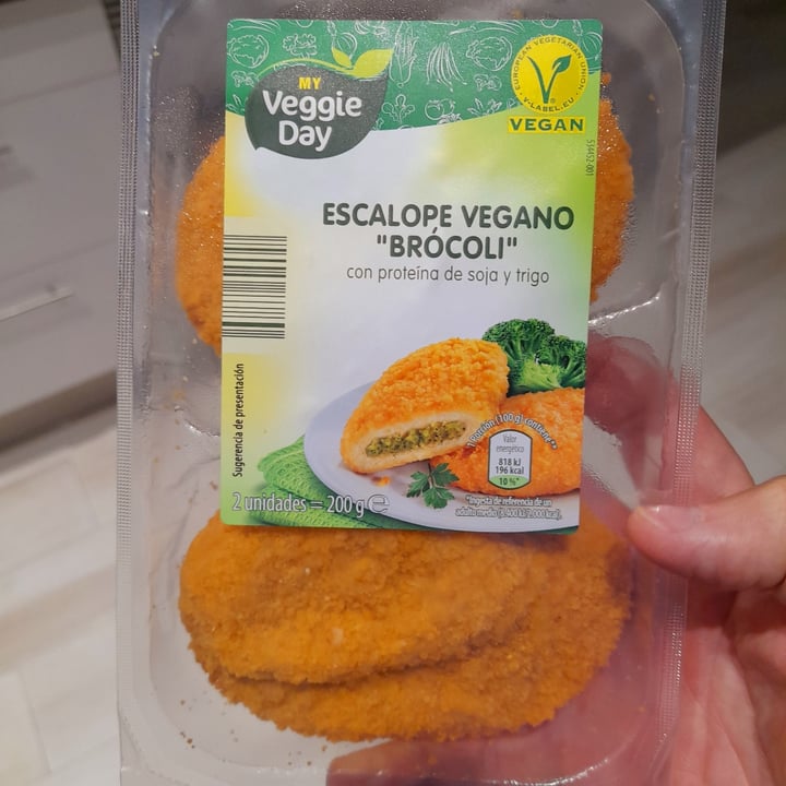 photo of My veggie day Escalope vegano "brócoli" shared by @danielgl on  25 Feb 2023 - review