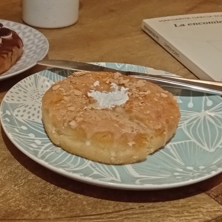 photo of VegAmazing Doughnuts Donut de galleta María y relleno de natilla shared by @tintadecuervo on  10 Jun 2023 - review