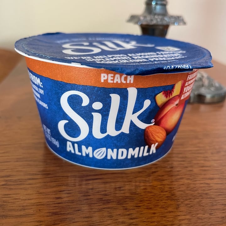 photo of Silk Peach Almondmilk Yogurt Alternative shared by @paws-and-paths on  07 Aug 2023 - review