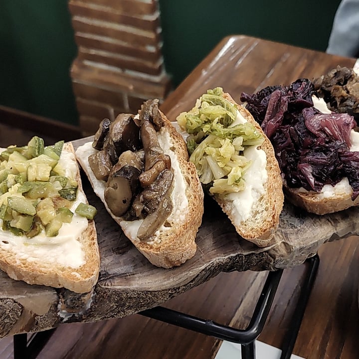 photo of Osteria L’Angolo Divino Crostini Vegani shared by @the-vegan-one on  12 Mar 2023 - review