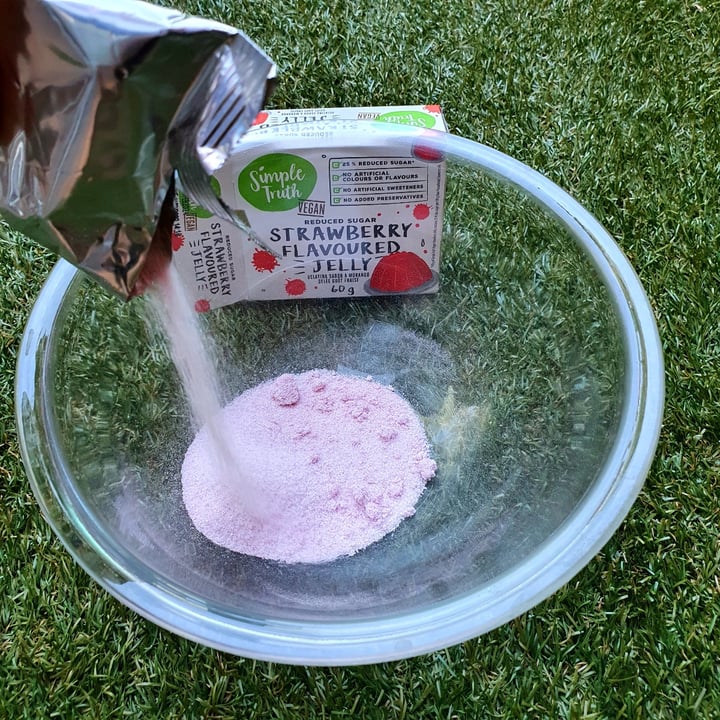 photo of Simple Truth Strawberry Flavoured Jelly shared by @humanequalshypocrite on  15 Jan 2023 - review