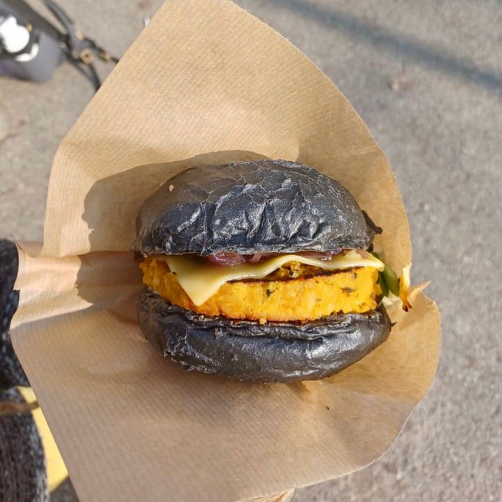 photo of Van Ver Burger Autunno In Mano shared by @mibuttogiulia on  30 Jan 2023 - review