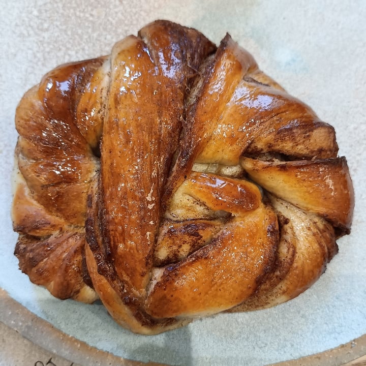 photo of Land&Monkeys Roquette Cinnamon Roll shared by @friedmandriver on  15 Jan 2023 - review