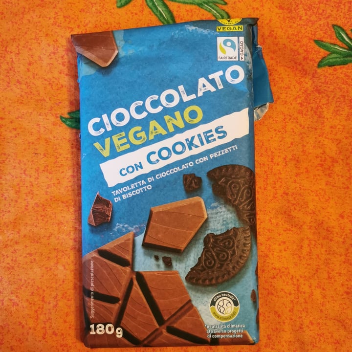 photo of Vemondo Cioccolato vegano con cookies shared by @eleonor-a on  14 Jan 2023 - review