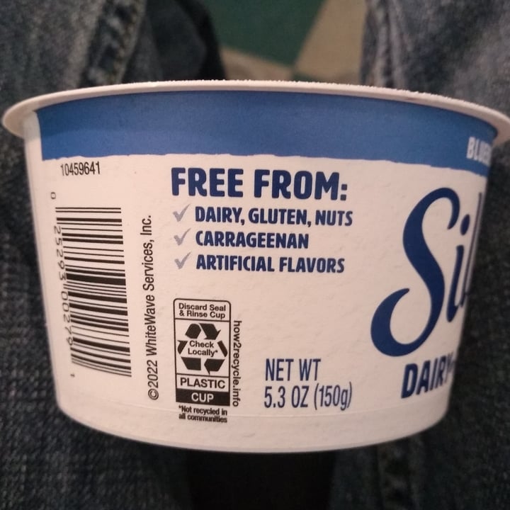 photo of Silk Blueberry Yogurt Alternative Made with Soy shared by @quadantics on  25 Dec 2022 - review