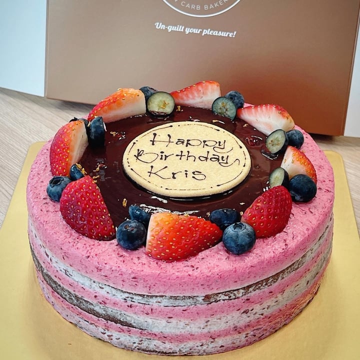 photo of LOCABA Low-Carb-Bakery Vegan Dark Chocolate Raspberry Cake shared by @veggiexplorer on  09 Apr 2023 - review