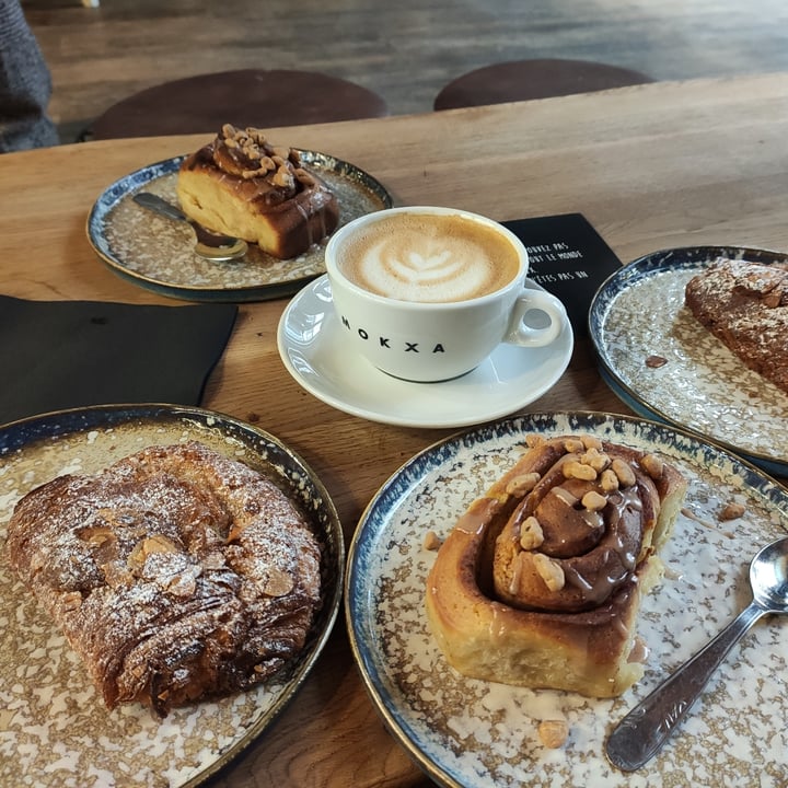 photo of Zoï Café Cinnamon Roll shared by @cam-c on  27 Feb 2023 - review