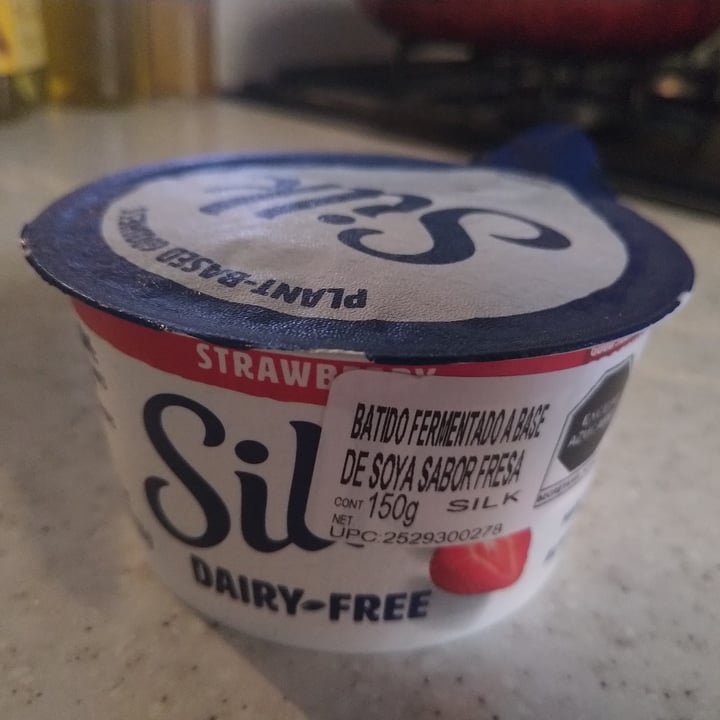 photo of Silk Strawberry Soymilk Dairy-Free Yogurt Alternative shared by @tlacomiztli on  23 Mar 2023 - review