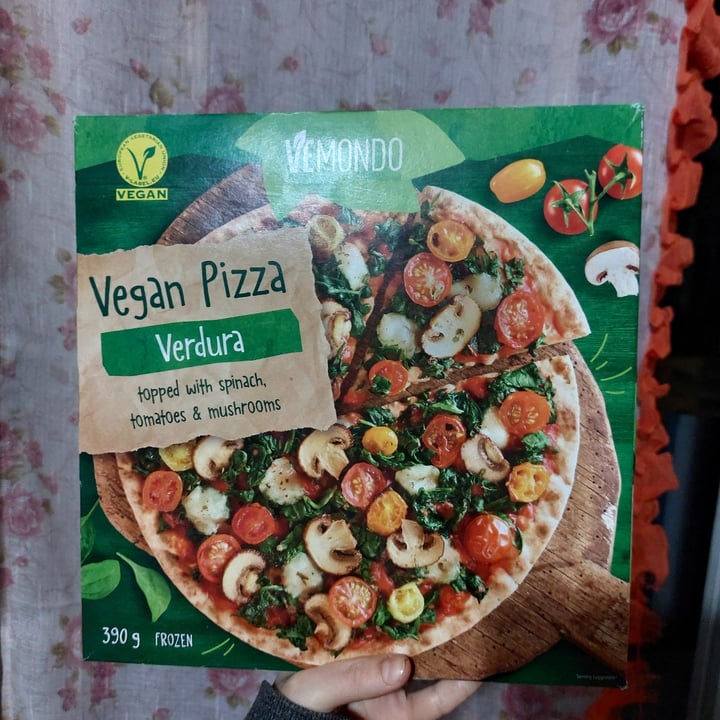 photo of Vemondo Vegan Pizza Verdura with Spinach, Tomatoes & Mushrooms shared by @luvgreen on  13 Mar 2023 - review