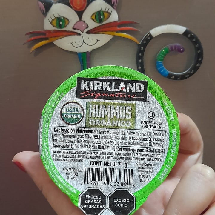 photo of Kirkland Signature hummus Orgánico shared by @esmeruiz on  31 Dec 2022 - review