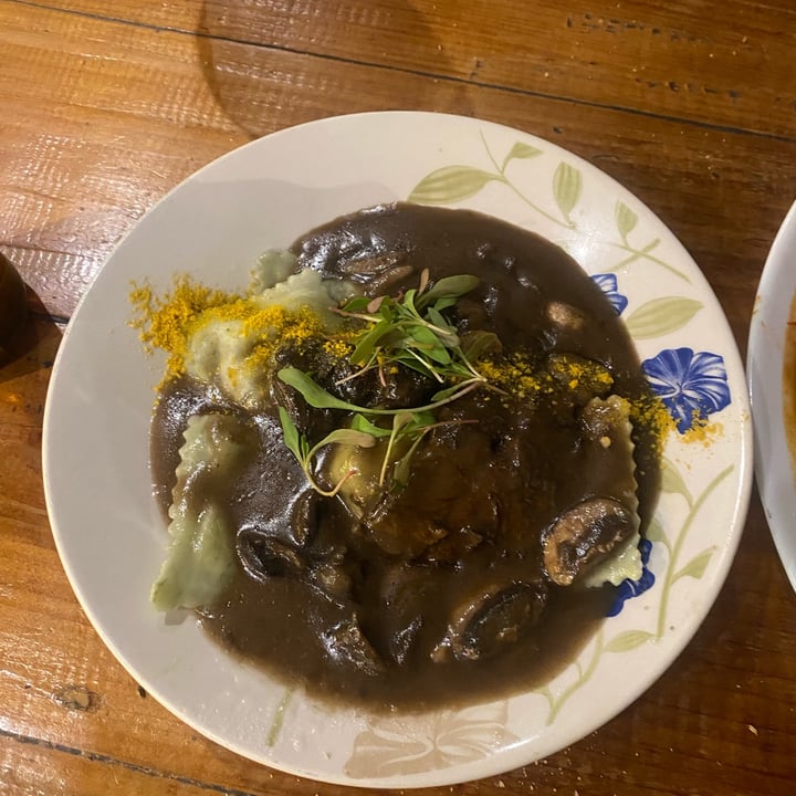 photo of Wara espacio saludable Raviolones De Espinaca Rellenos De Cabutia Con Bechamel De Coco Y Hongos shared by @rochuenriquez on  30 Jan 2023 - review