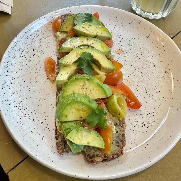 photo of Oats Day Long Avocado Oat Bread shared by @earthlinged on  22 Feb 2023 - review