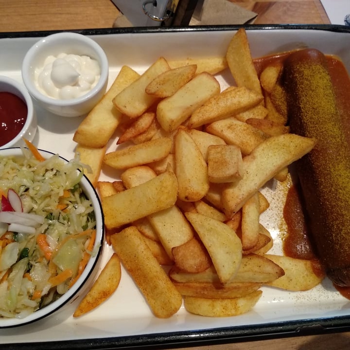 photo of Katers Köök - veganes Deli & Katzencafé Curryvurst mit Pommes shared by @farewell2flesh on  27 Jul 2023 - review