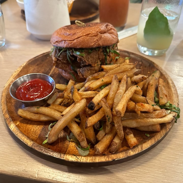 photo of Cafe Gratitude Venice I Am Enthusiastic Chik’n Fried Mushroom Sandwich shared by @biglew on  01 Aug 2023 - review
