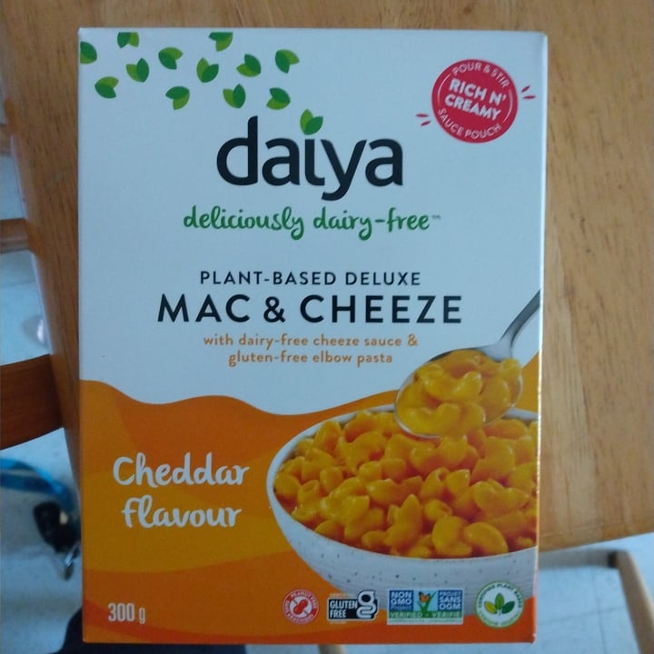 photo of Daiya delux mac and cheese cheddar style shared by @alexvillies on  10 Apr 2023 - review